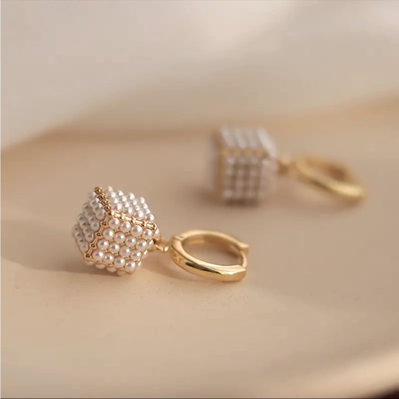 CUBE HOOP EARRINGS-NEW - Picture 4 of 4